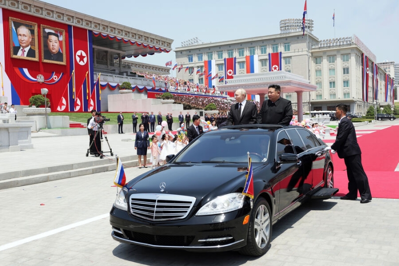 В КНДР чиновник вывел из зала российских министров, пришедших раньше Ким Чен Ына